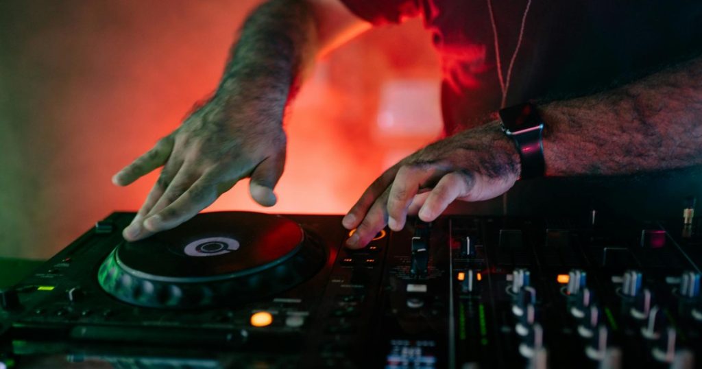 Plataforma para rádio online com Auto DJ integrada